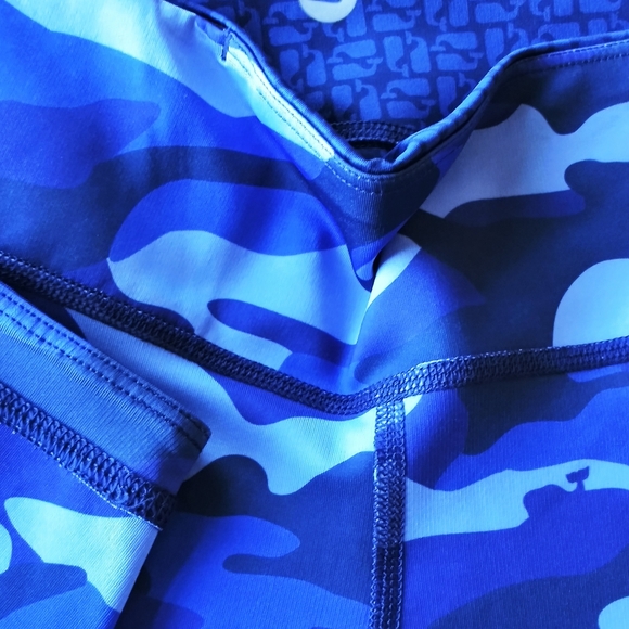 Vineyard Vine reversable blue camo leggings - Picture 2 of 10